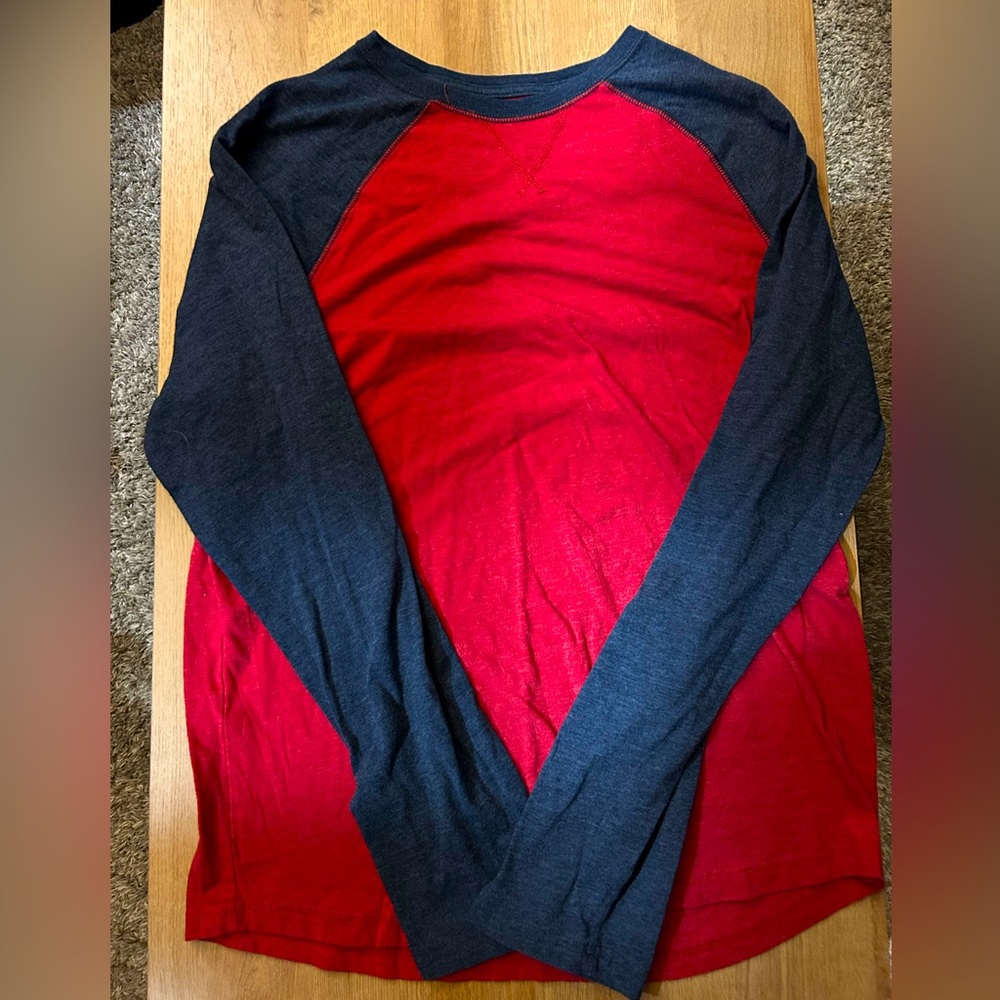 URBAN PIPELINE RED AND BLUE SLEEVED LONG SLEEVE